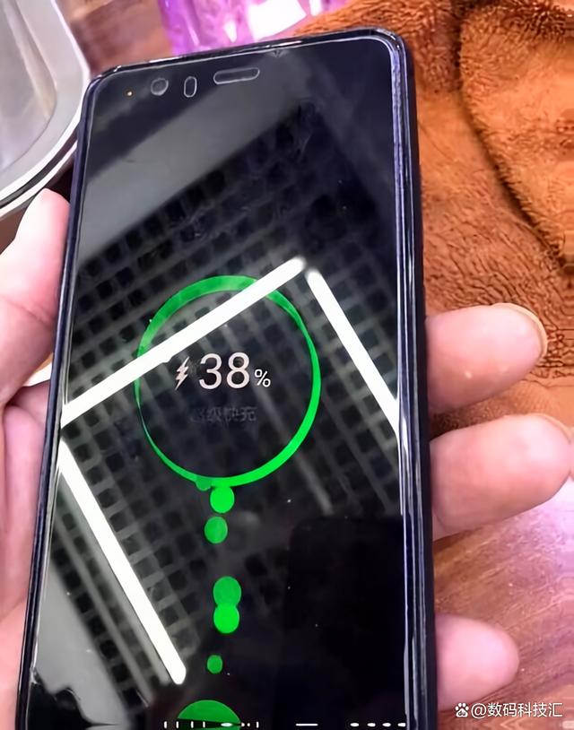 手机充电为何会越充越少